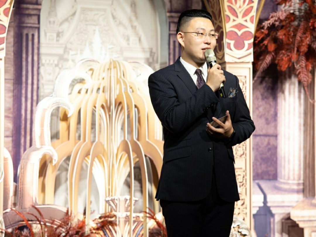 主持+督导+调音  电台主持人，轻松不煽情