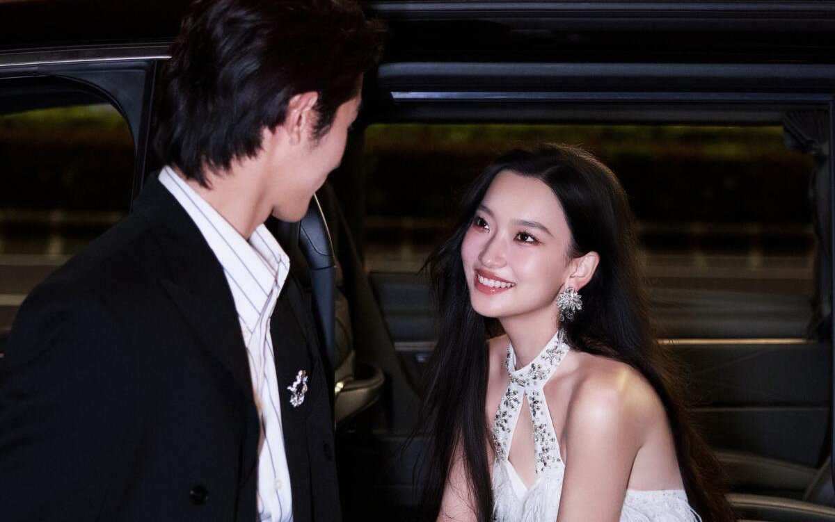 这不是大明星是什么｜超美夜景街拍婚纱照