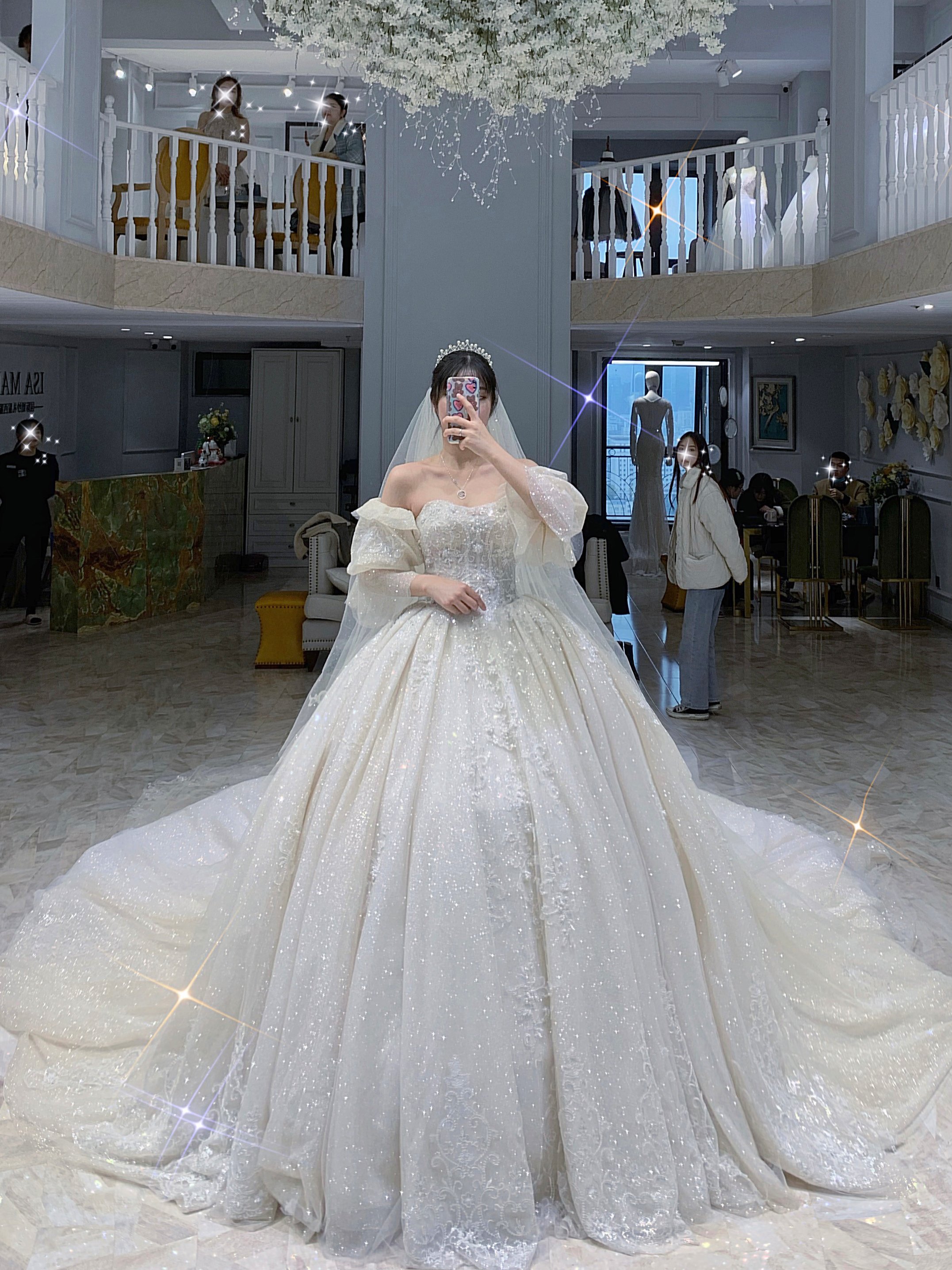 冬季婚纱怎么选呢?  5款宫廷风绝美主纱快给小姐姐支支招吧！