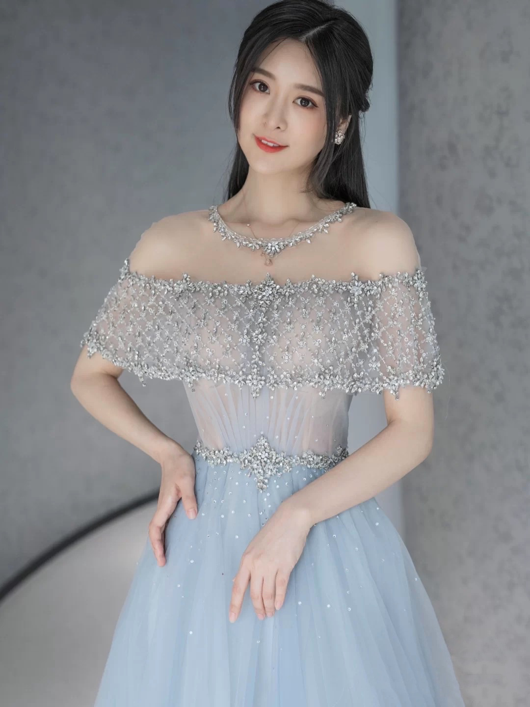 新娘礼服敬酒服主持人晚宴服