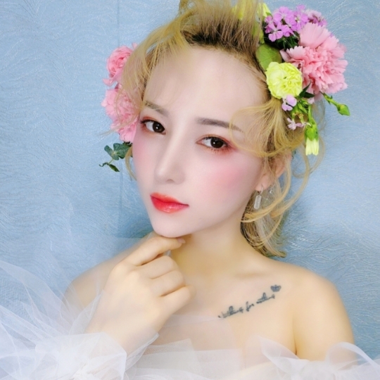 唯美的鲜花造型可以让新娘看起来仙仙的