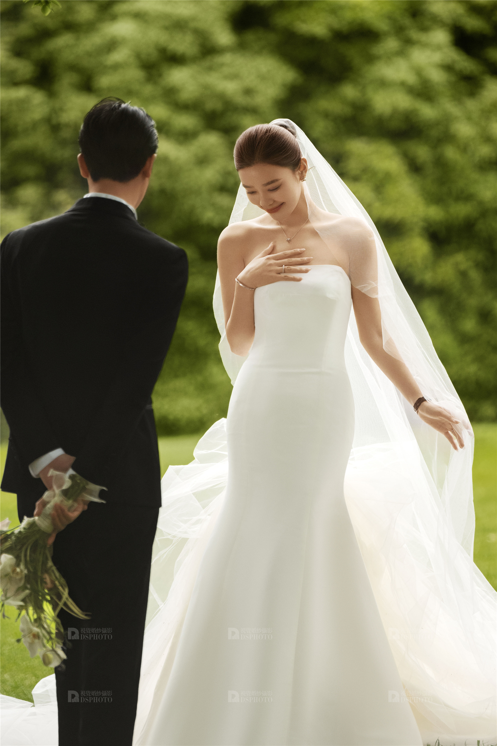 备婚推荐 | 怎样都好看的草坪婚纱照