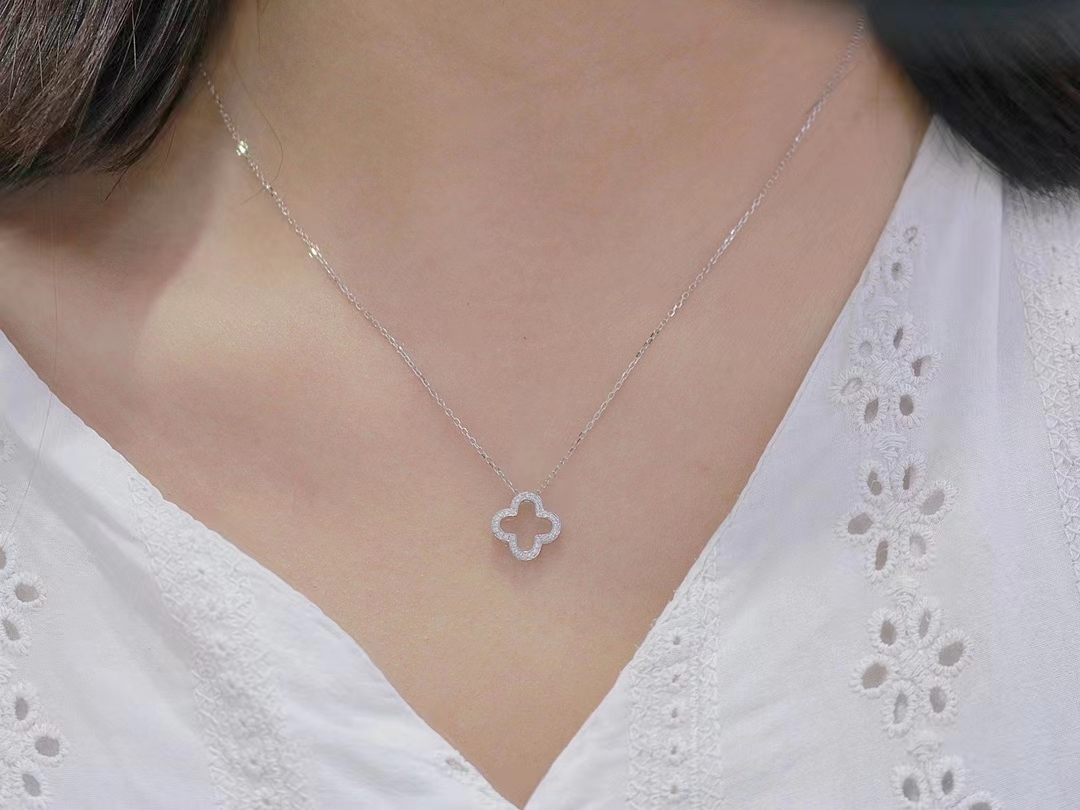 18K金钻石四叶草项链