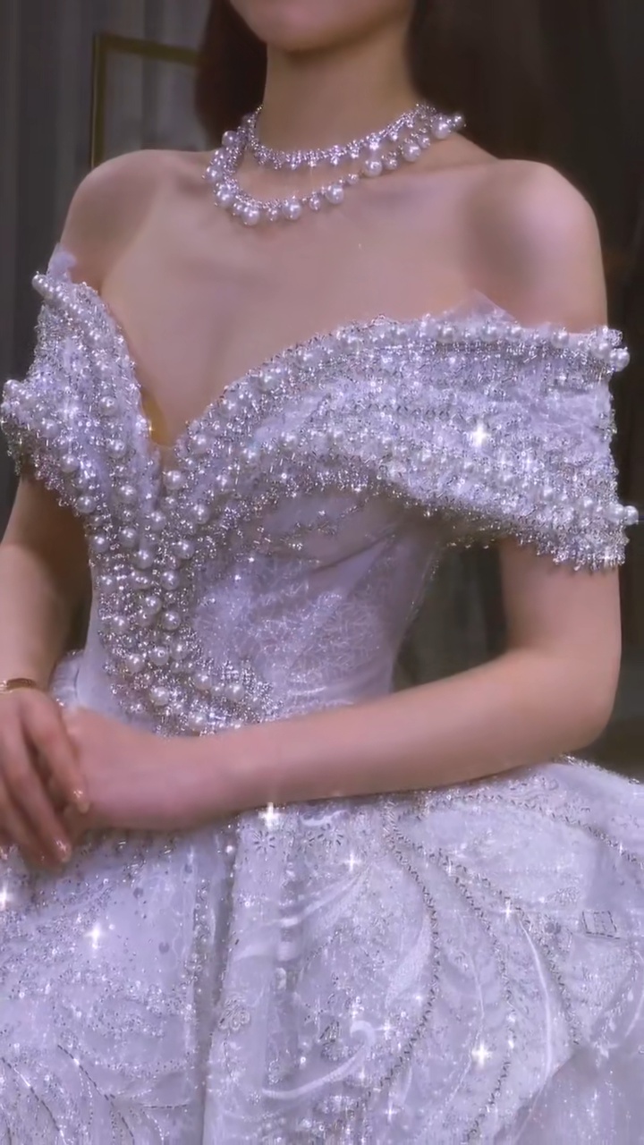 女王家礼服+女王家齐地婚纱