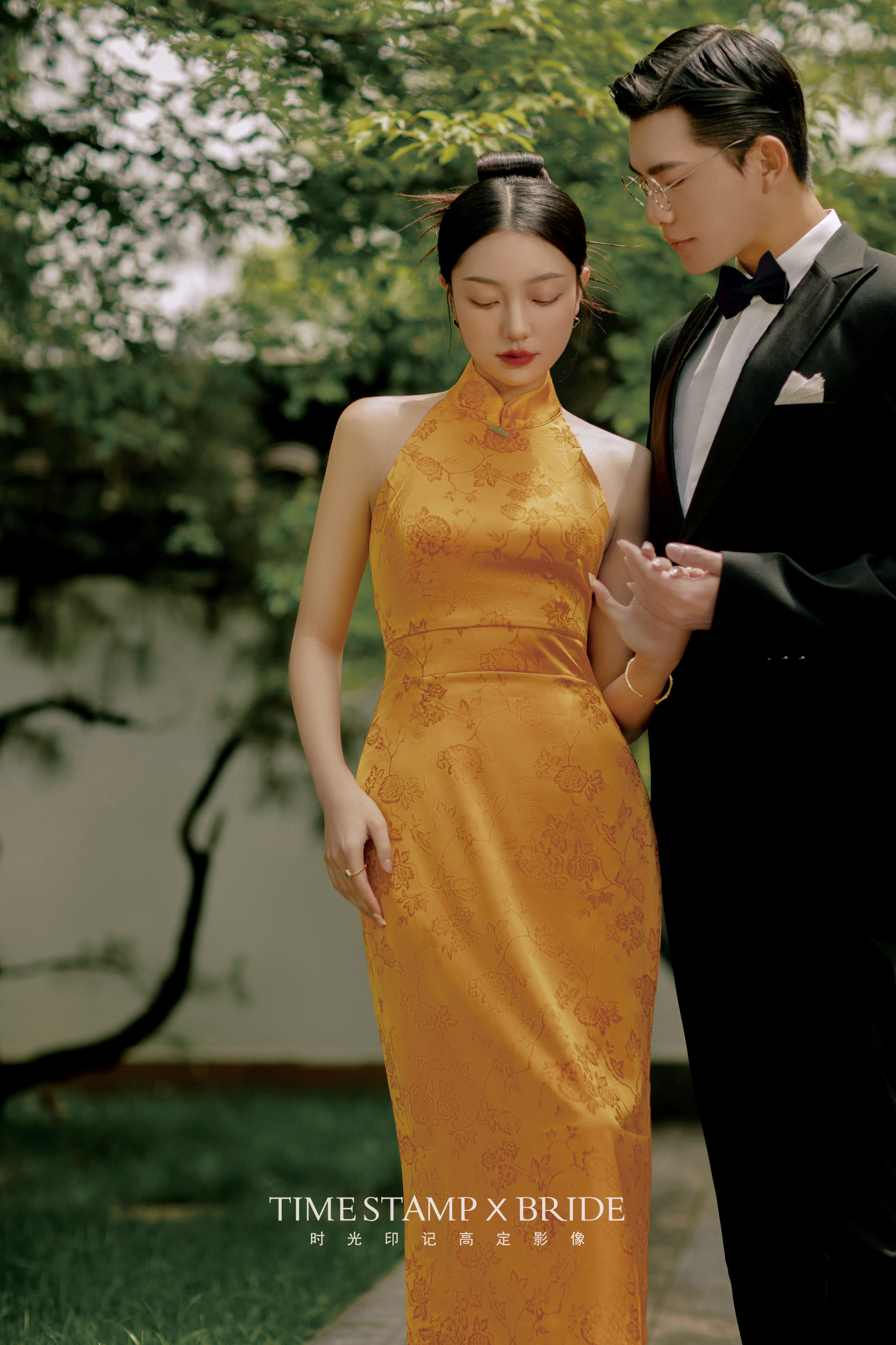 黄色旗袍园林婚照 园林意境 东方气韵！