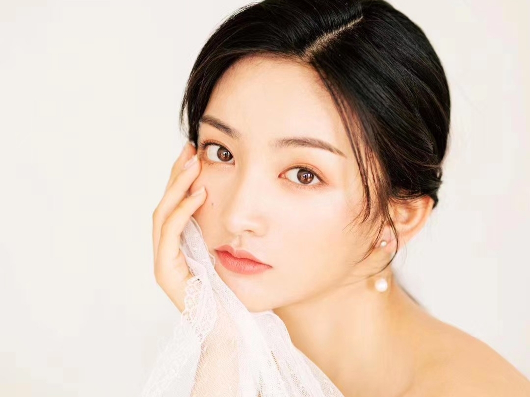 高级感新娘全天跟妆不限造型送婚纱秀禾服(二选一)