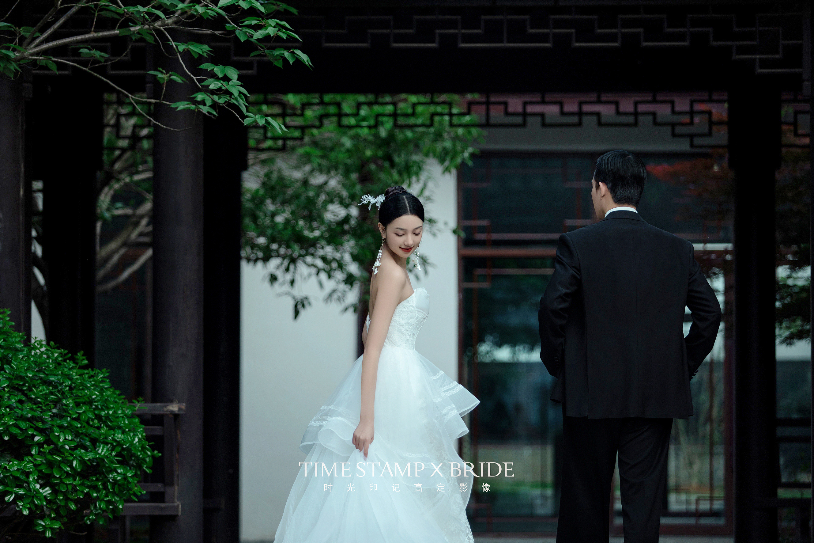 园林婚纱照|真的吹爆了这组庭院白纱婚纱照！