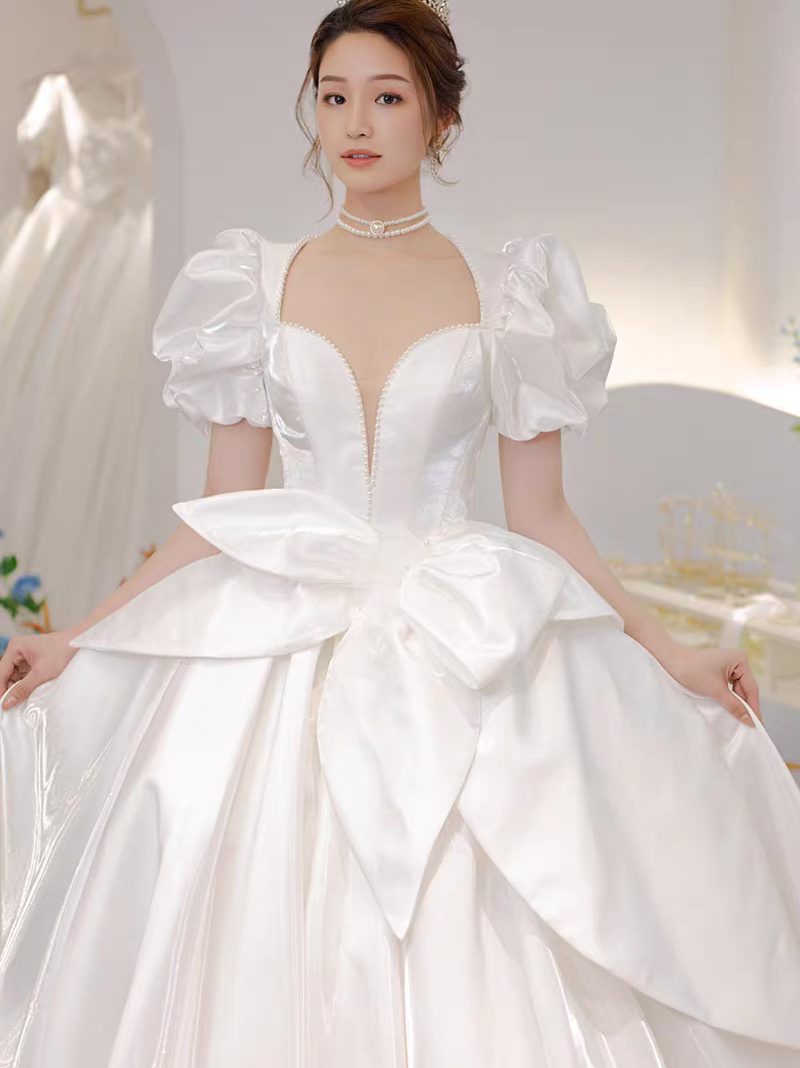 【气质女神套系】高档婚纱+手工秀禾+重工敬酒