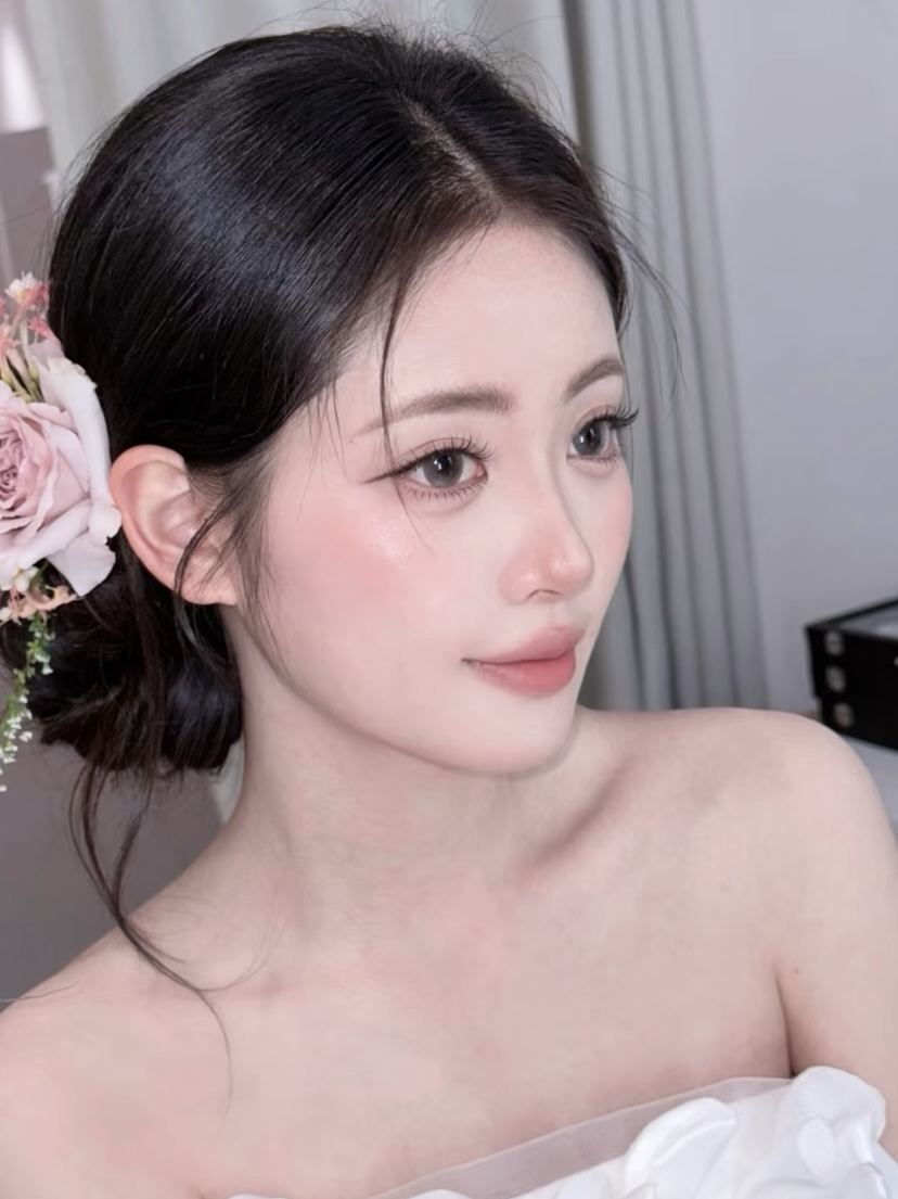 韩系鲜花清透新娘妆