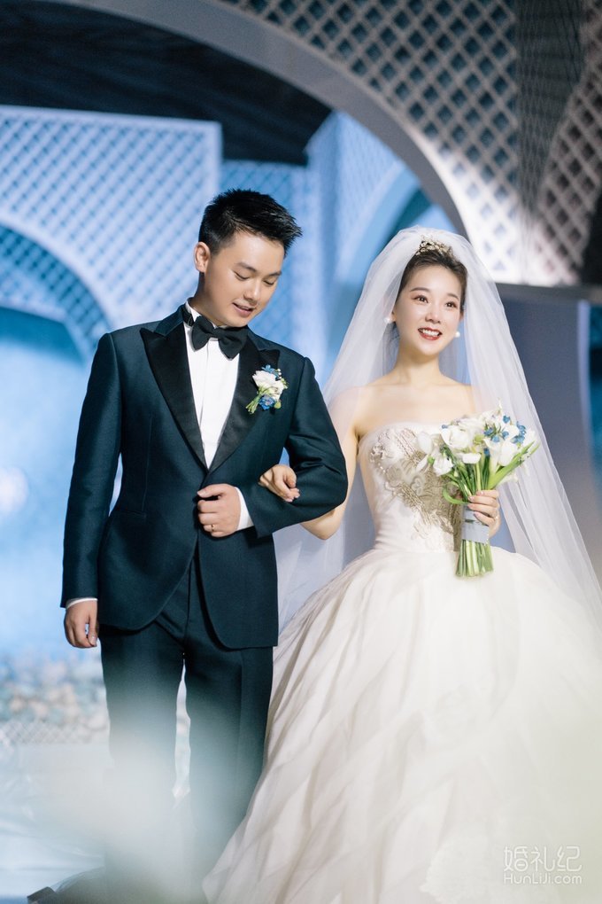 婚礼特别环节引宾客尖叫，开场演绎的第一支舞