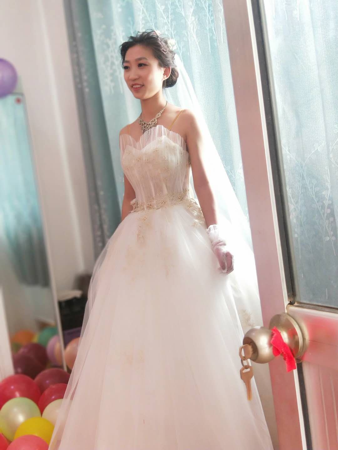 婚纱礼服贵不贵就看你怎么想了，当然真有钱就无所谓了