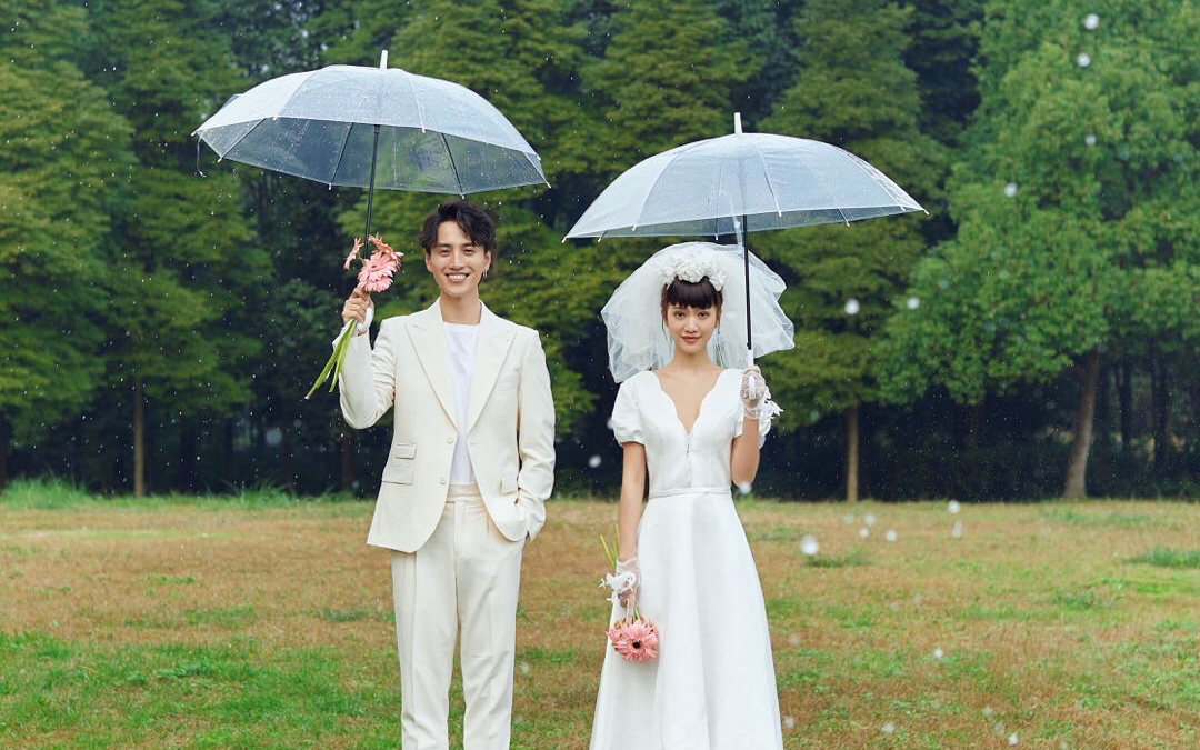 這場(chǎng)小雨像極愛(ài)情~雨天婚紗照美爆了！