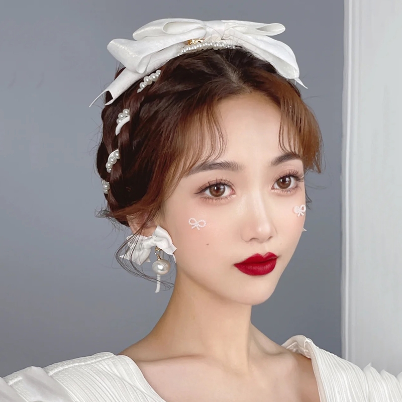 首席化妆师从50强导师+新娘半天跟妆+提供饰品