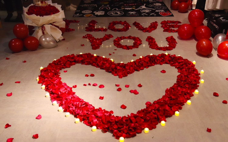 浪漫求婚玫瑰花瓣婚房布置装饰