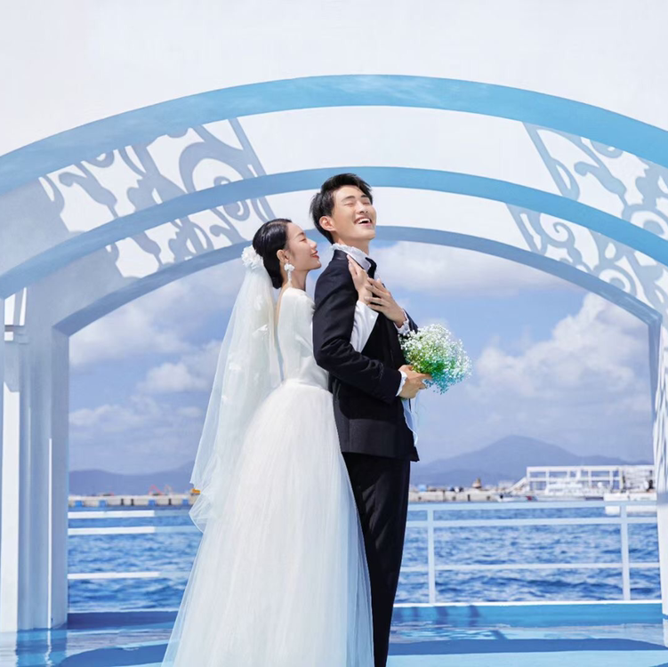 年輕時尚｜高端品牌｜00后婚紗照必選｜伊洛去旅拍