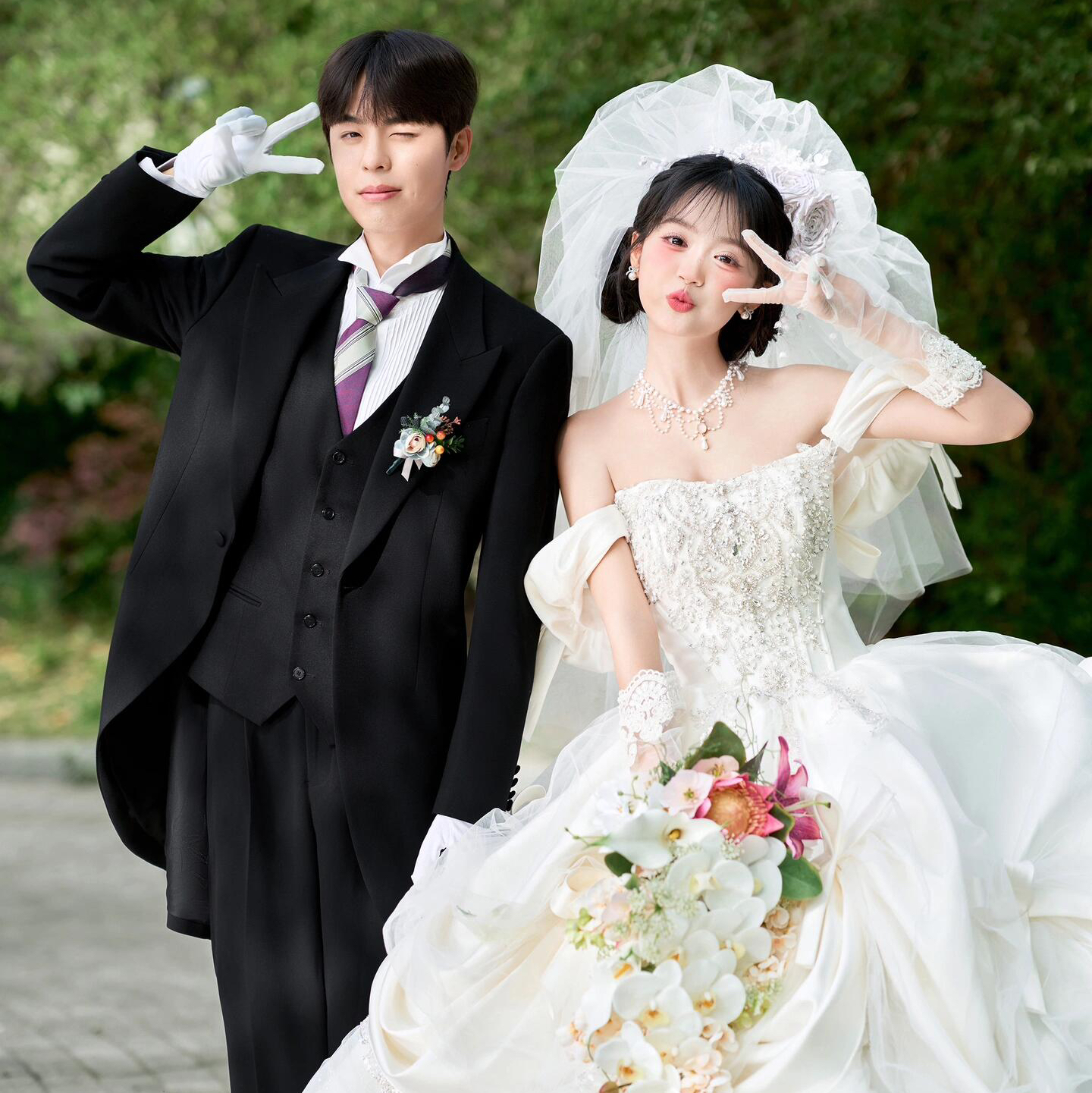 🔥00后抢定‘’轻婚纱➕纪实跟拍‘双影像套餐