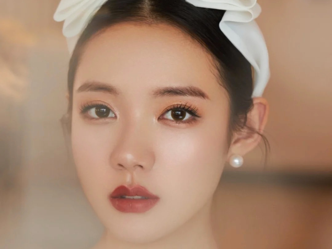 黄金档期资深化妆师全天跟妆（1980预定赠送亲友