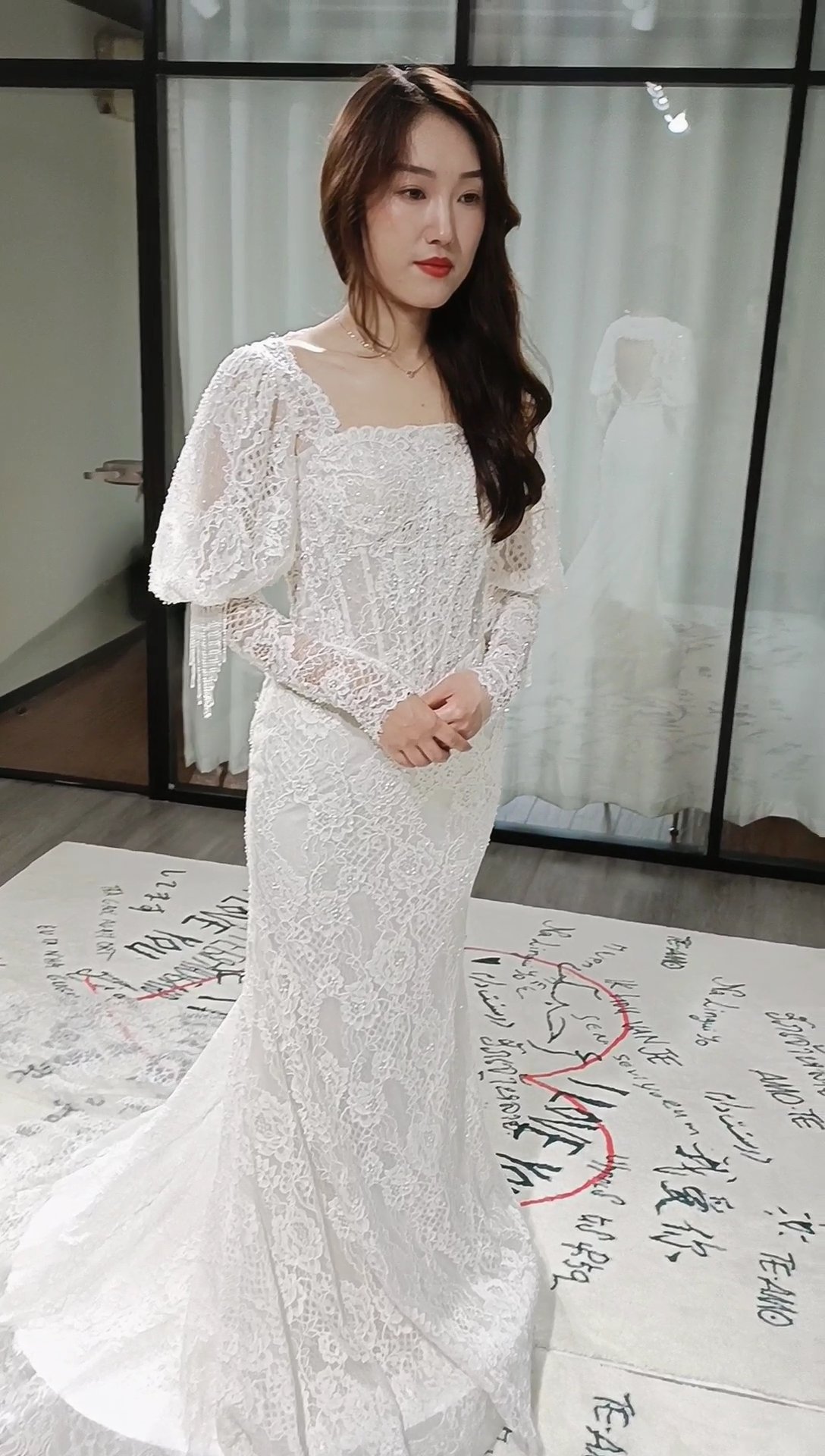 超級重工進口蕾絲釘珠優(yōu)雅魚尾婚紗