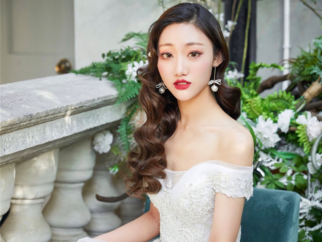 首席級(jí)時(shí)尚新娘?婚禮化妝?跟妝?