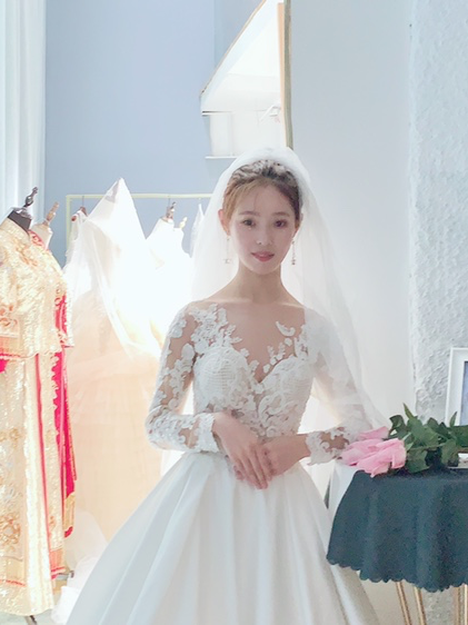 【玉兰婚纱】资深化妆师+3组造型设计