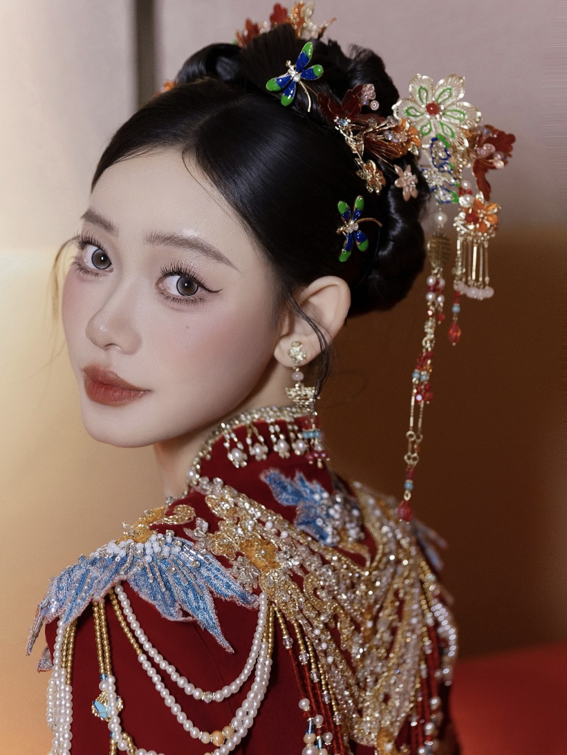 典雅大气红色新娘妆