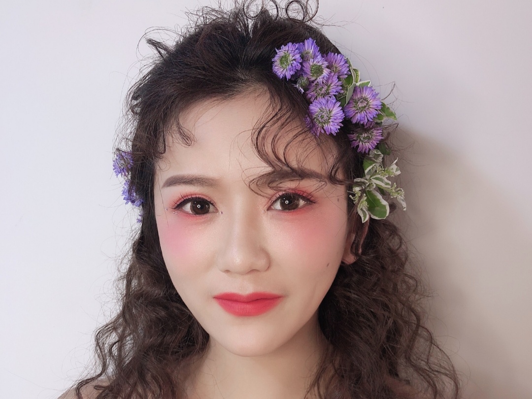 高端时尚新娘妆，专业新娘跟妆10年