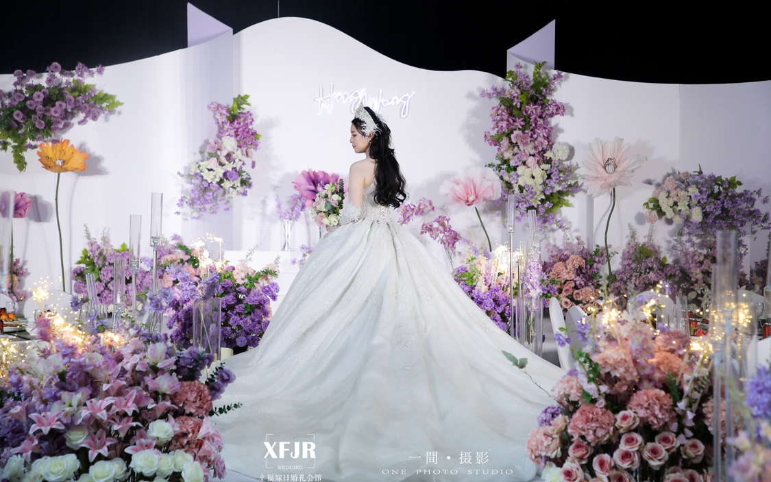 室内无吊顶紫色水晶主题婚礼