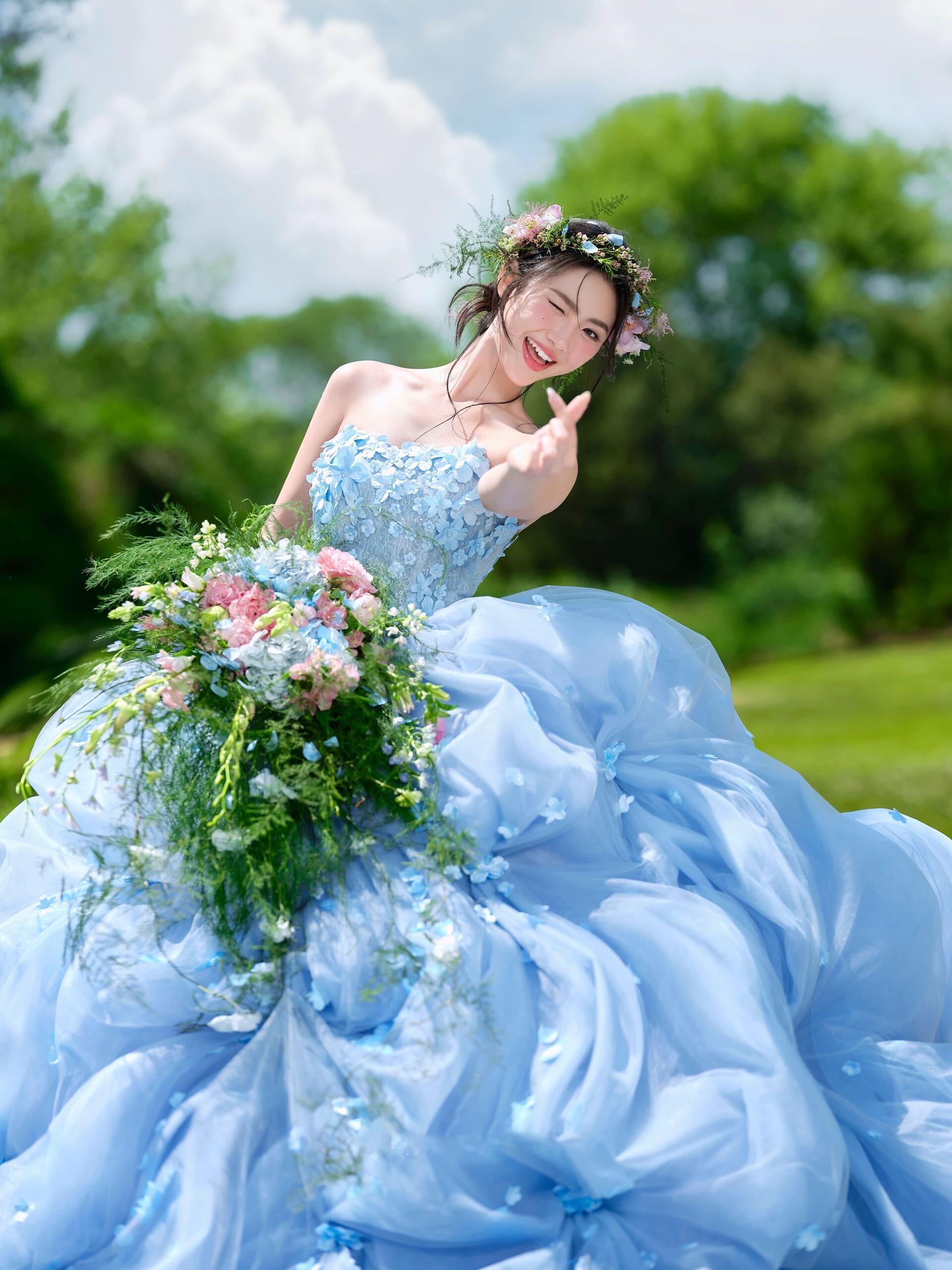 蓝色花神婚纱照