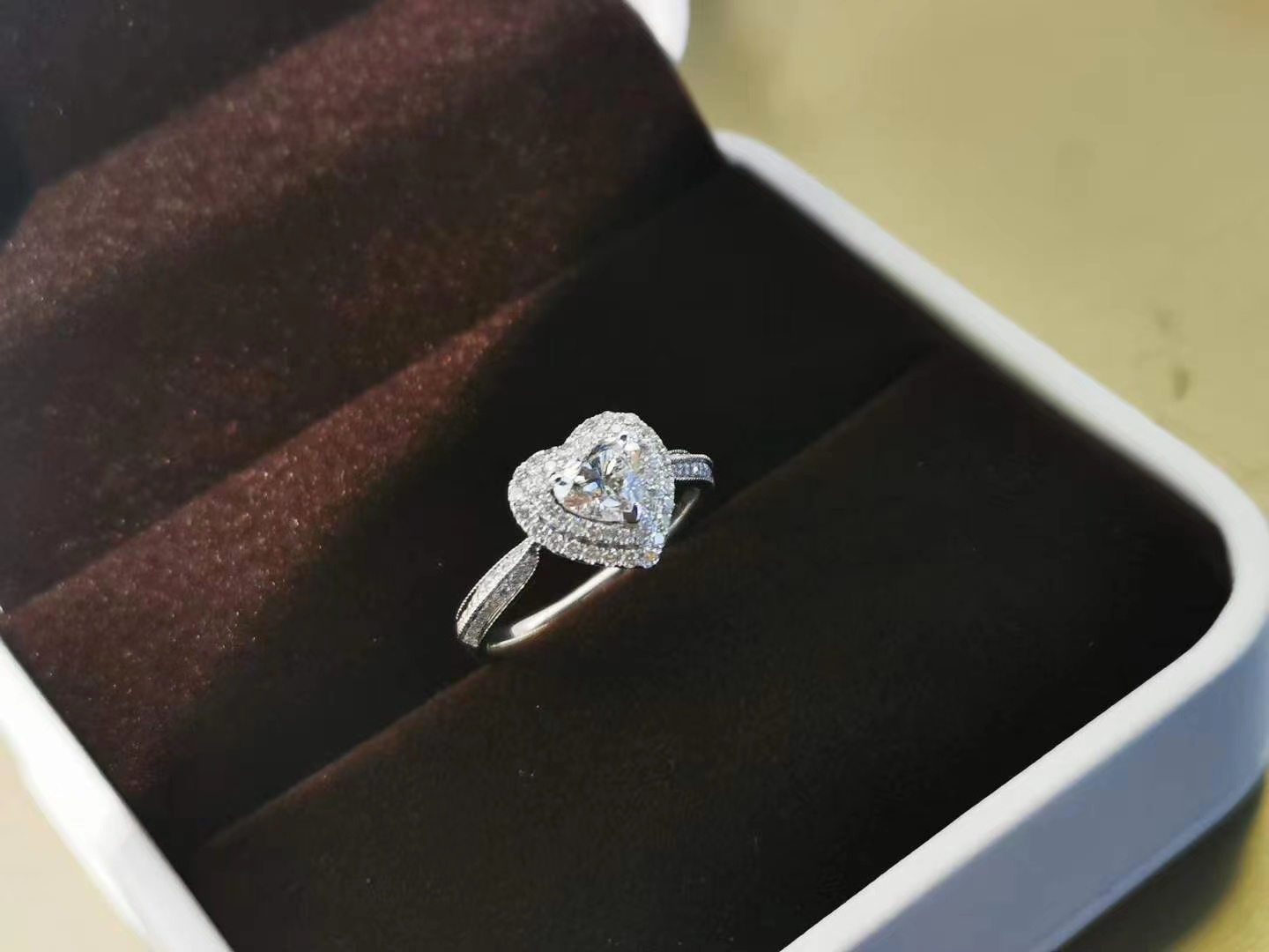 哪位公主能抵抗心型钻戒💍的诱惑呢？[酷]