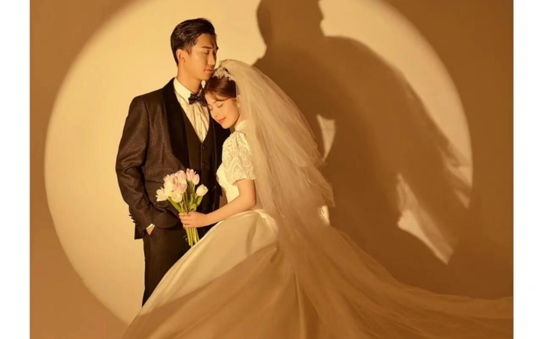 高级光影感简约风婚纱照
