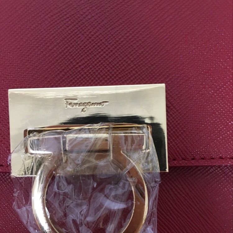 菲拉格慕包包