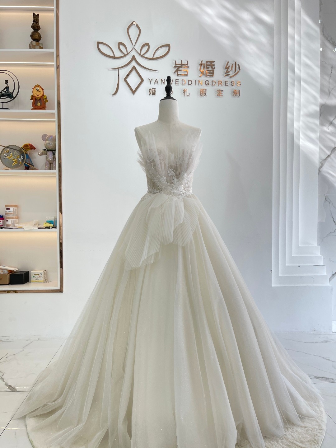 1+1超值套餐  主婚紗+禮服