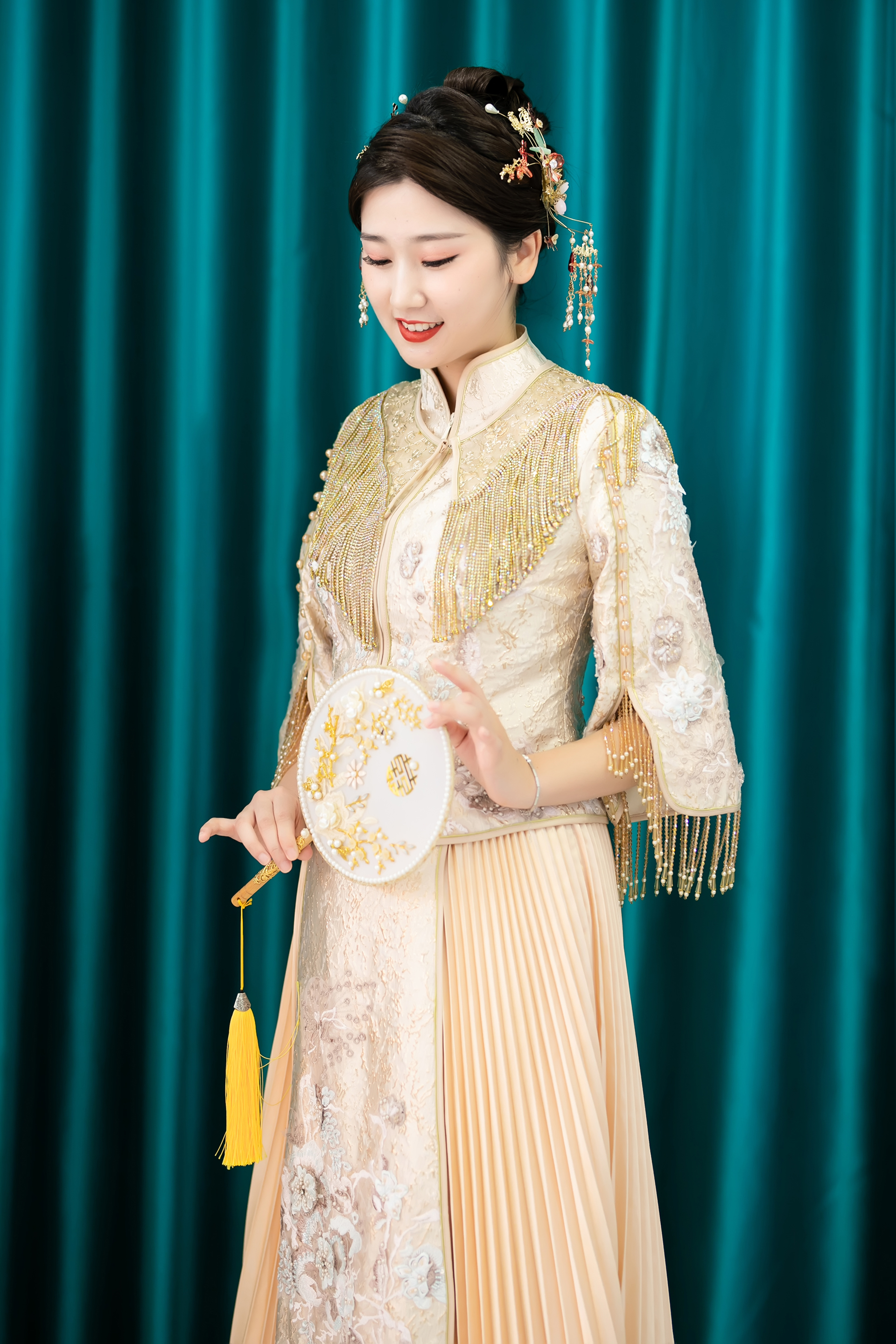 韩式唯美拖尾婚纱+中式秀禾服+晚礼服
