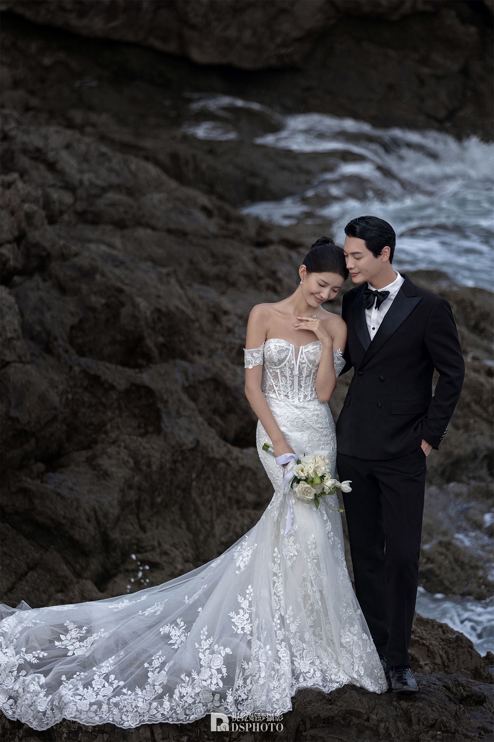 奔赴浪漫！礁石海景婚纱照简直是人间理想