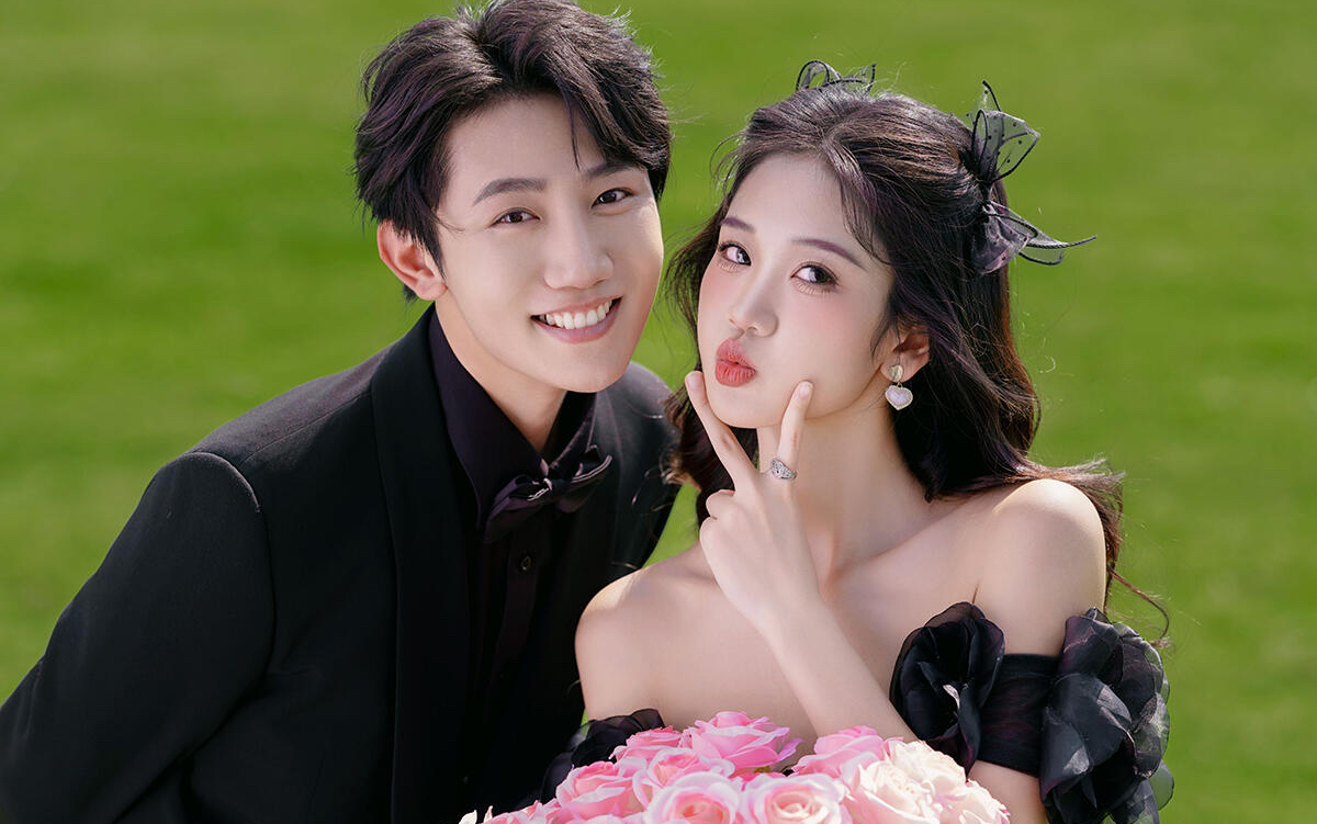 没失望🍃少女感超强的黑纱森系草坪婚纱照无限心动
