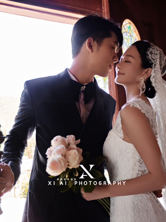 婚礼当天跟妆+婚纱照（外景加内景）+外租婚纱