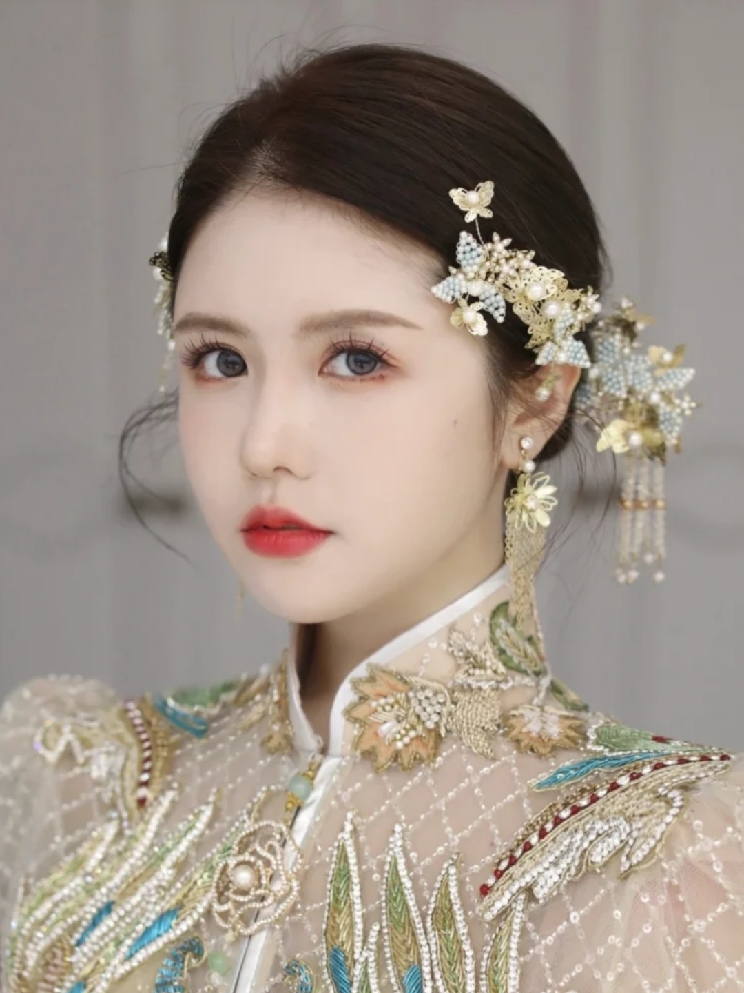 全包，新娘结婚当天免租，三套妆造，提供精美饰品