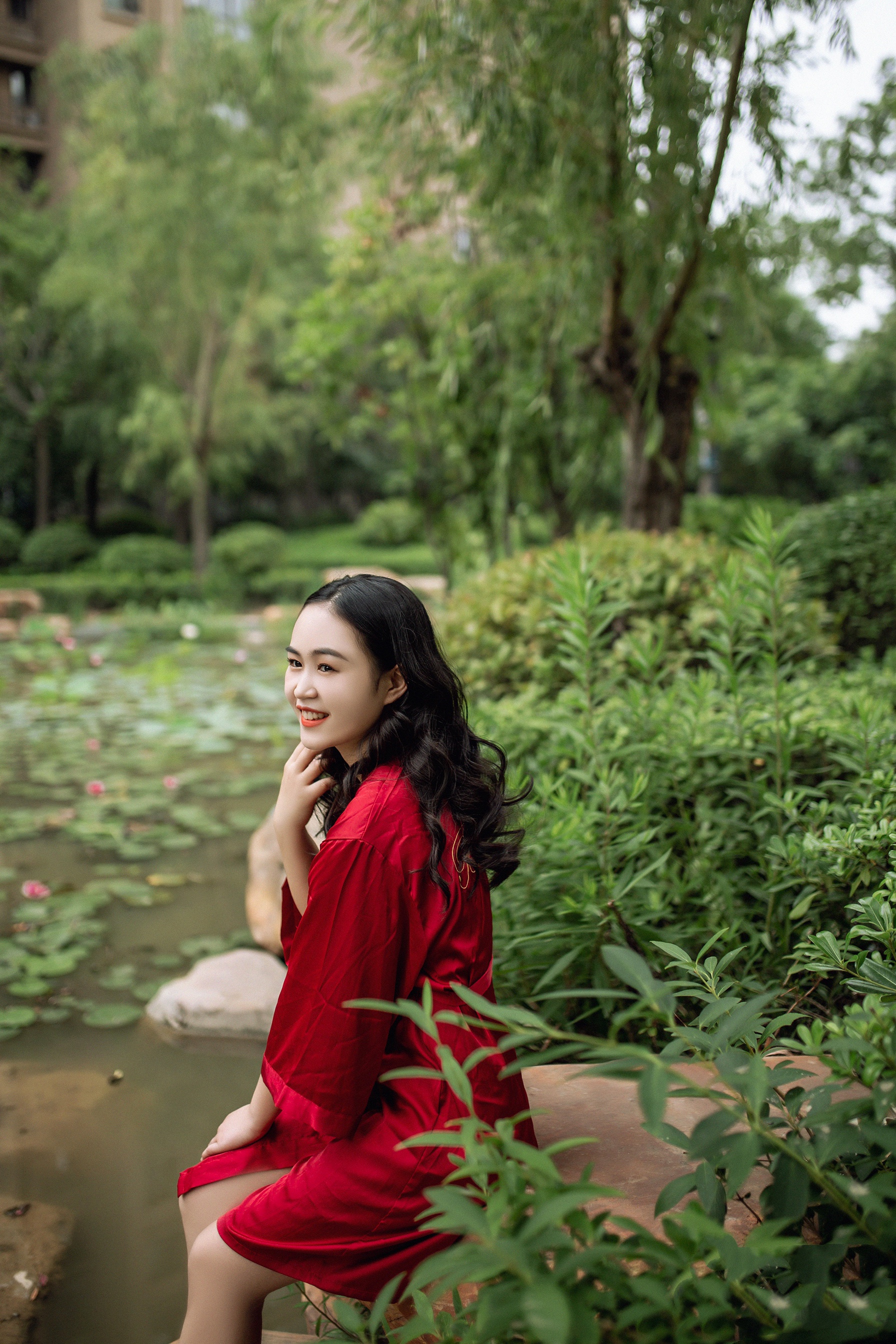 缎面主纱细节取胜，这几处“小心机”少女感爆棚
