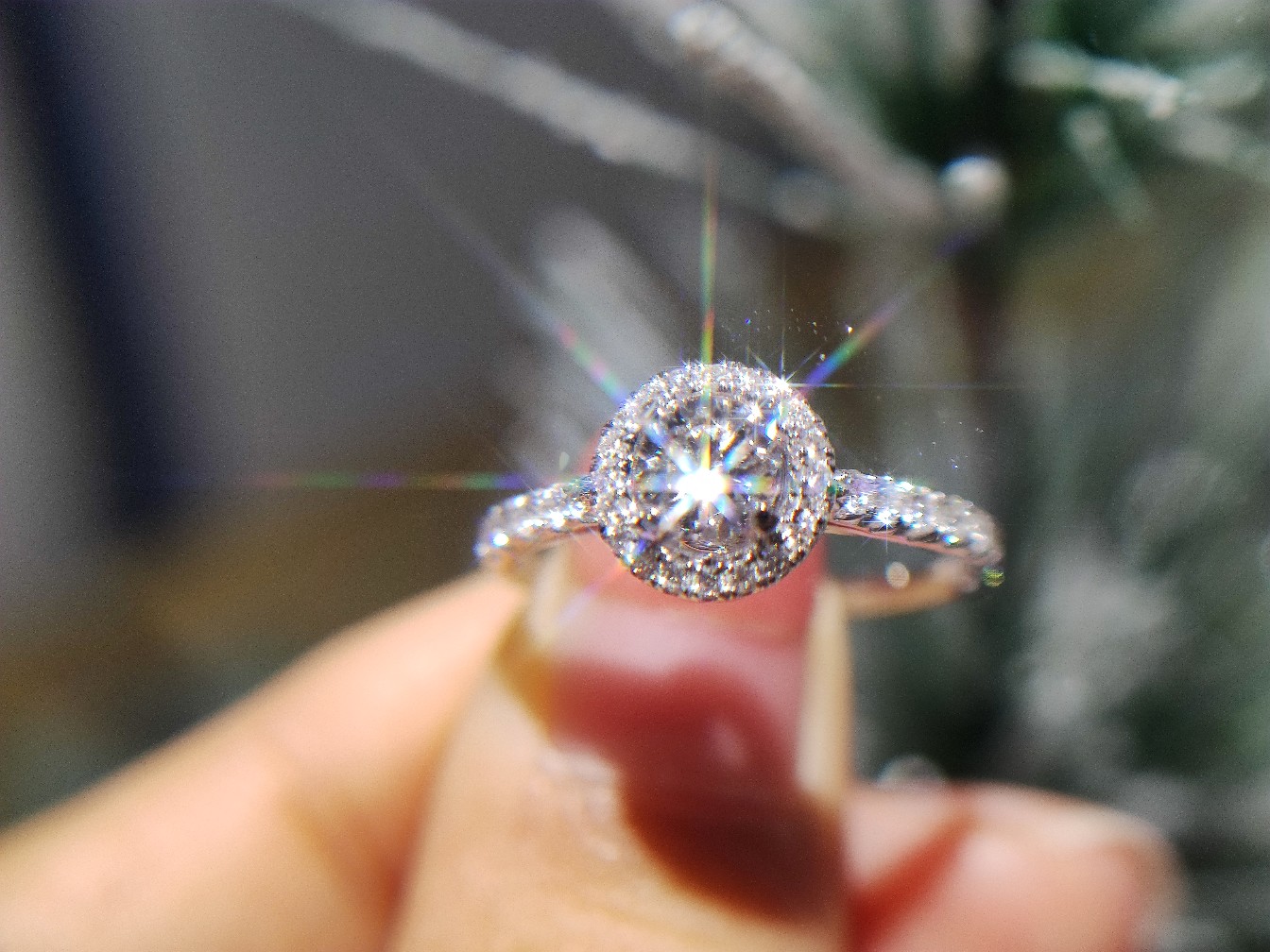 哪个女孩不是喜欢blingbling的钻戒呀？～