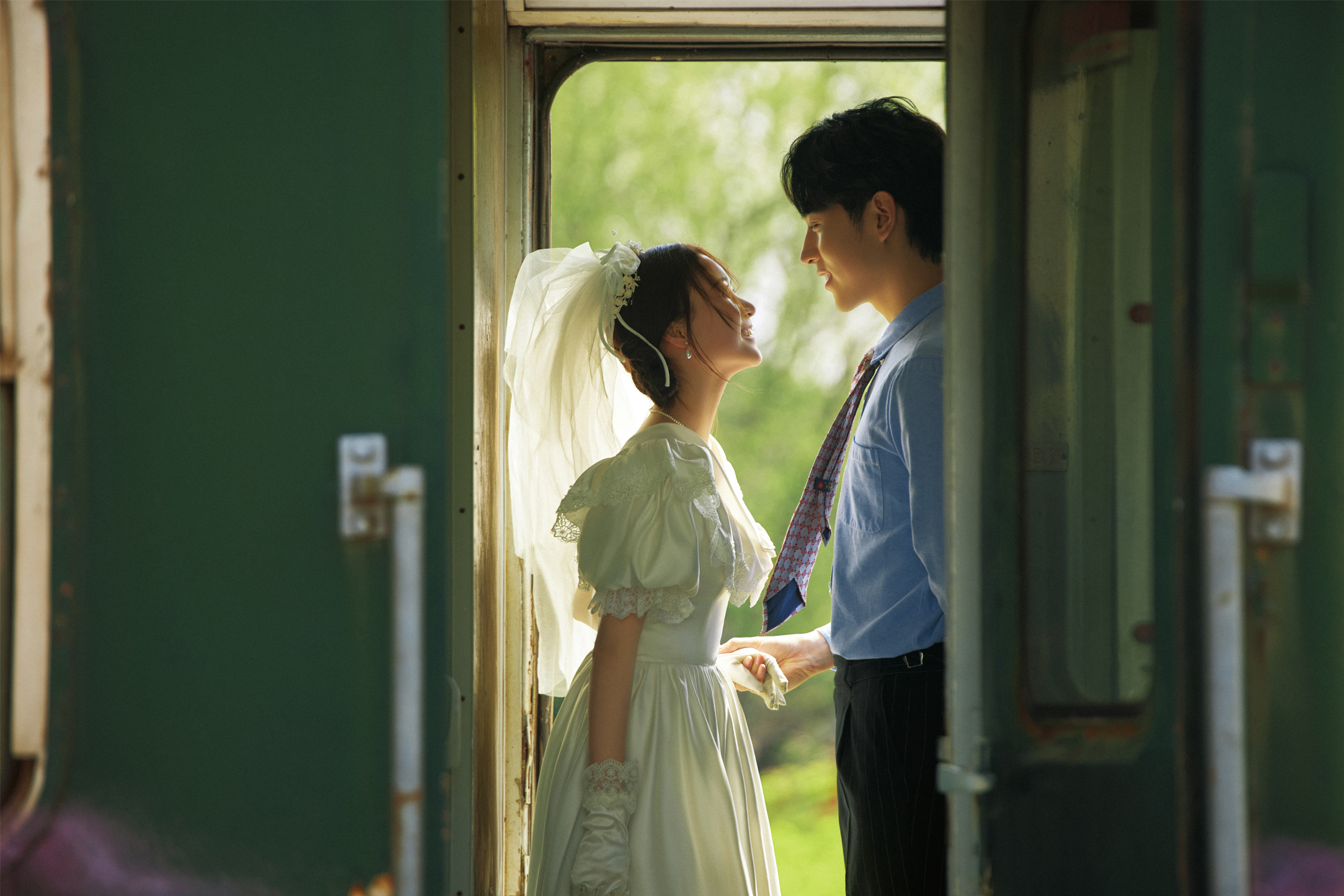 复古小众婚纱照，也太有氛围感了