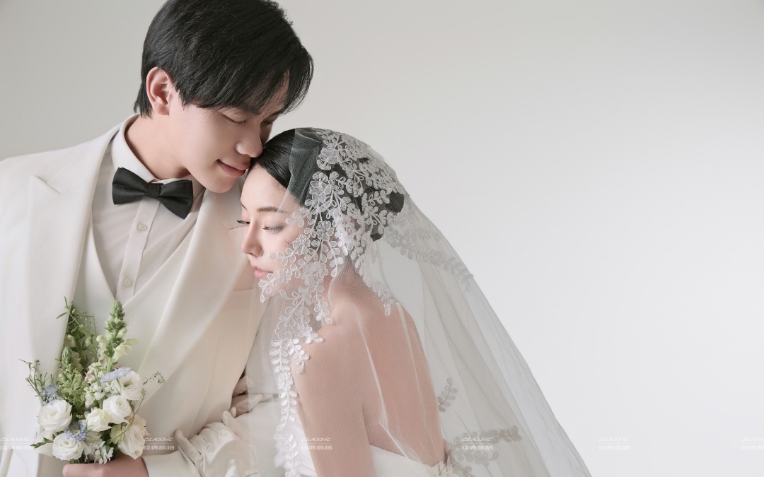洁白的婚纱，幸福的婚姻生活！