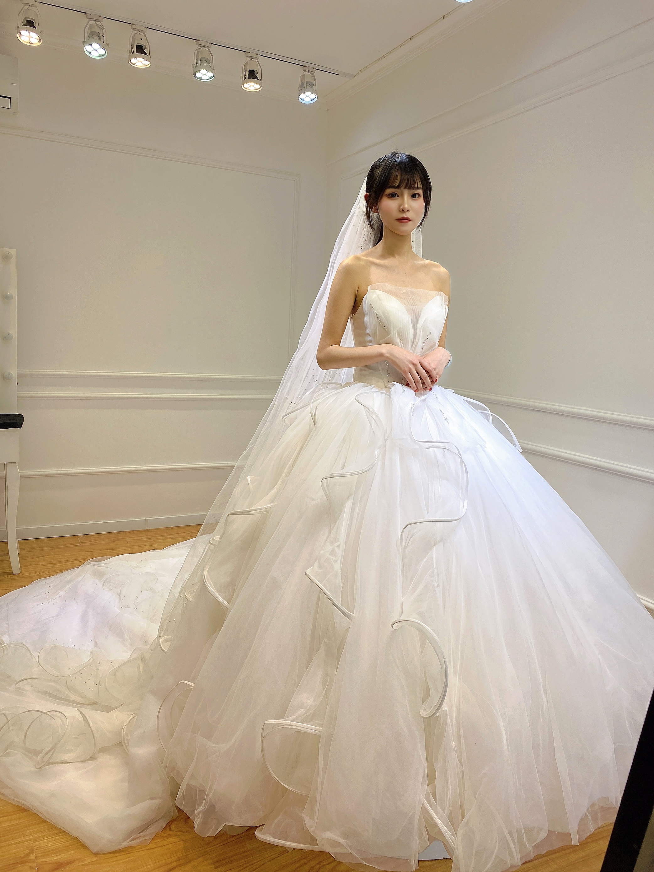花颜婚纱礼服馆