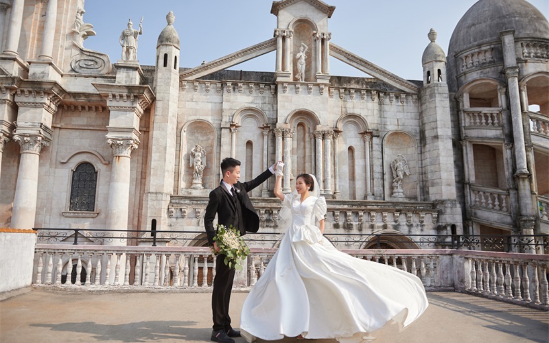 #客照分享#帅气干质感，一次满足，婚纱照怎么拍
