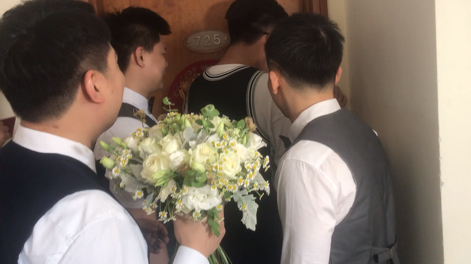 挤门也能靠嗓门