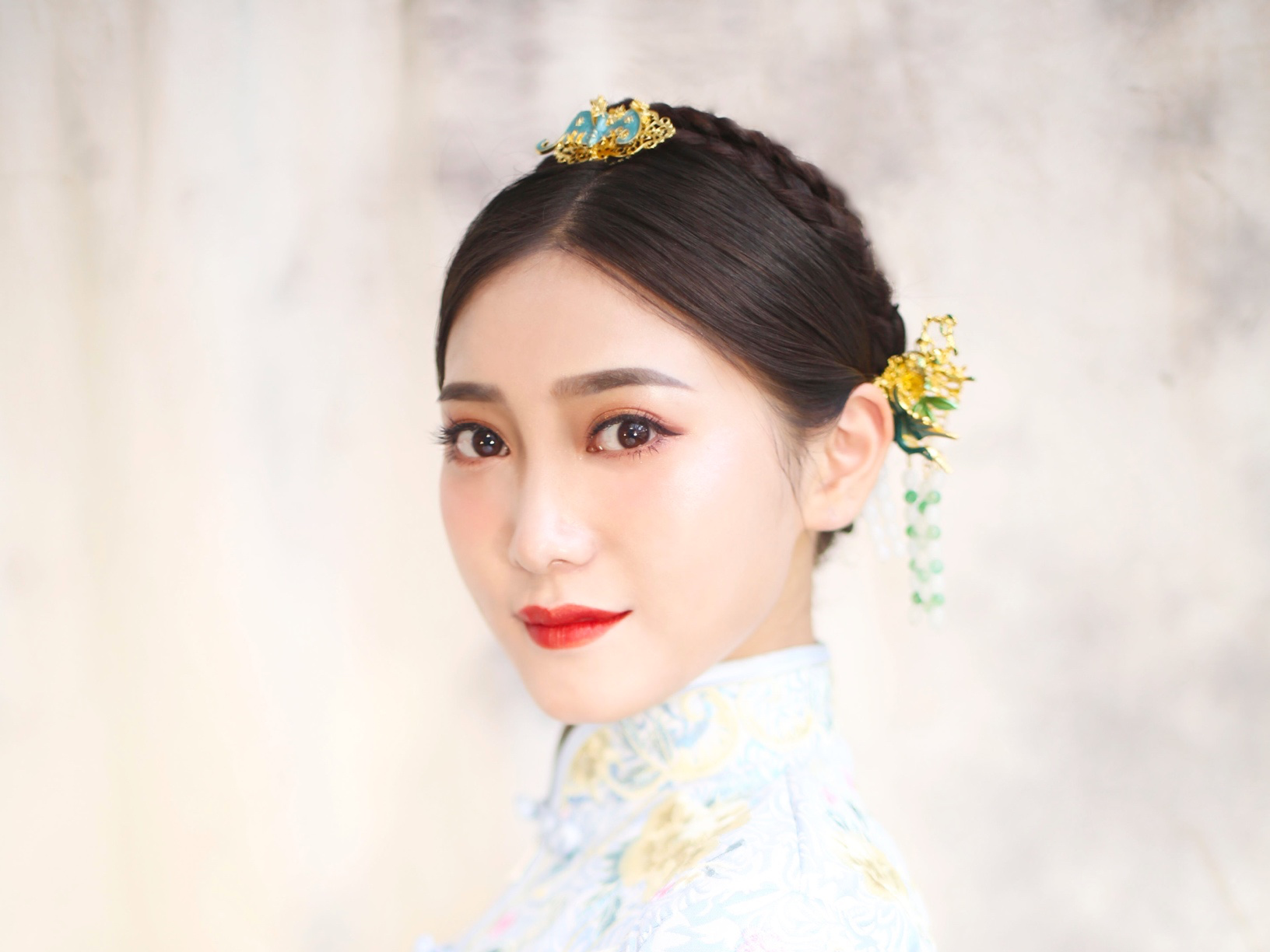 资深明星化妆师全天跟妆（风格韩系大方）