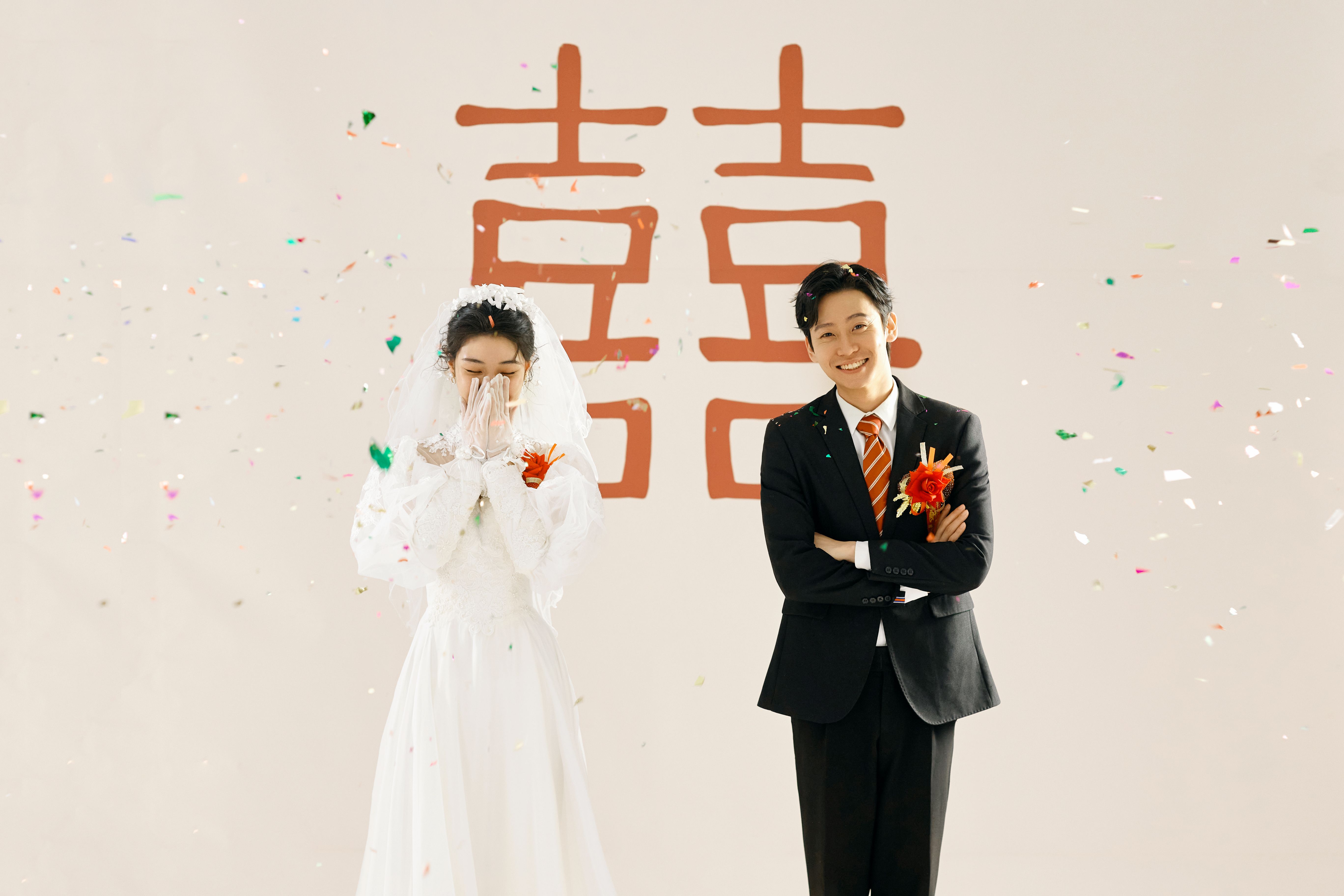 喜嫁风”首席团队4套服装“情绪松弛品牌创新婚纱照