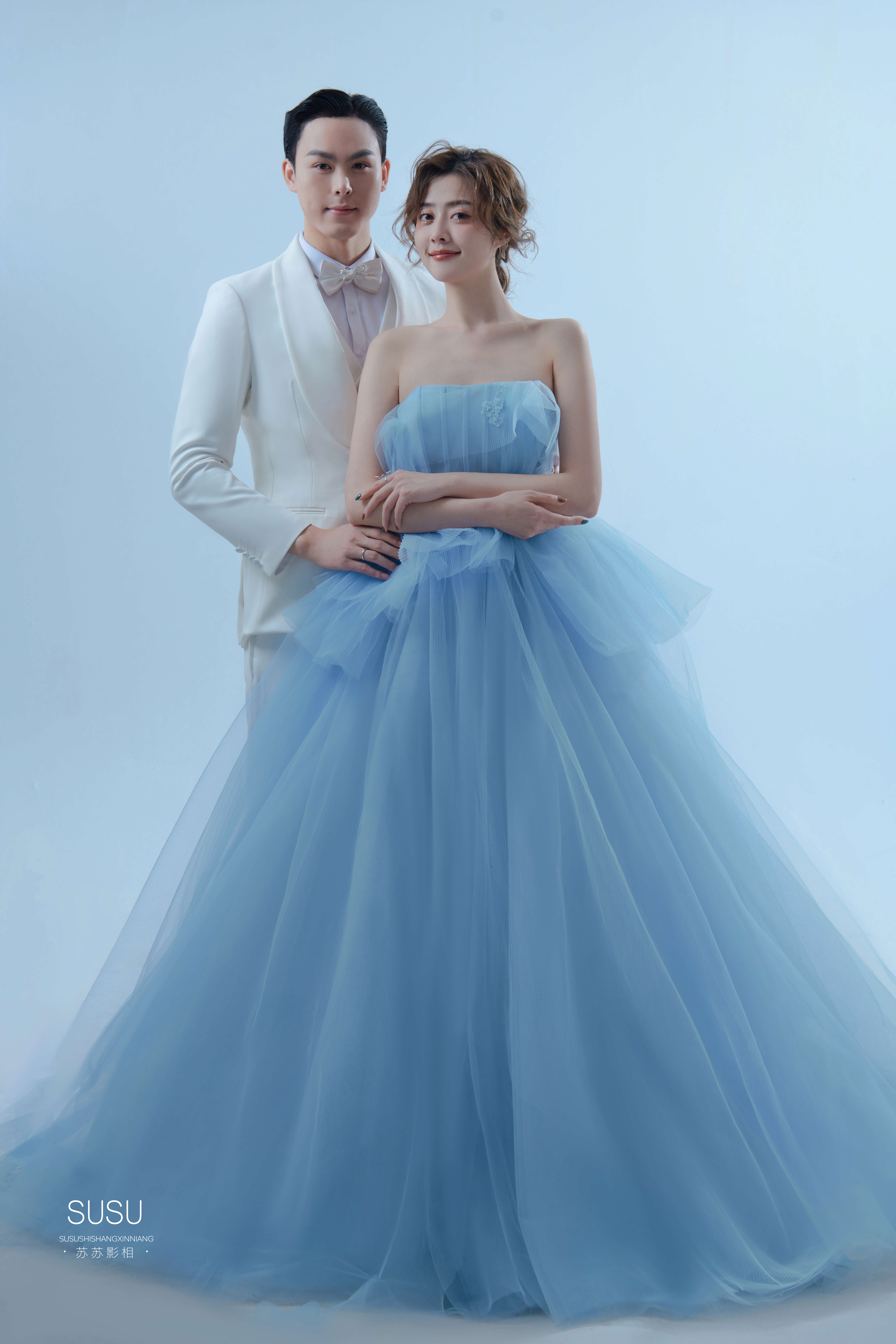 吹爆这组蓝灰色调婚纱照，简直不要太美了