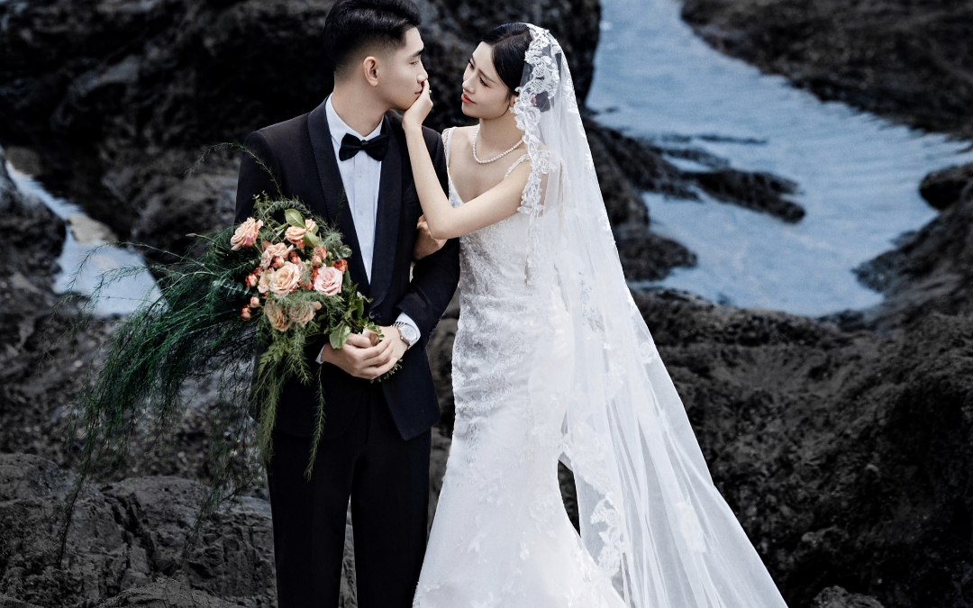 🌊💍 海天一色，礁石见证我们的誓言！