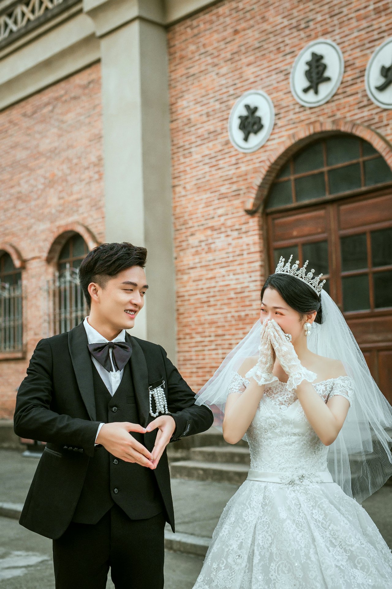 我们结婚啦，从校服到婚纱，马拉松的爱情长长久久