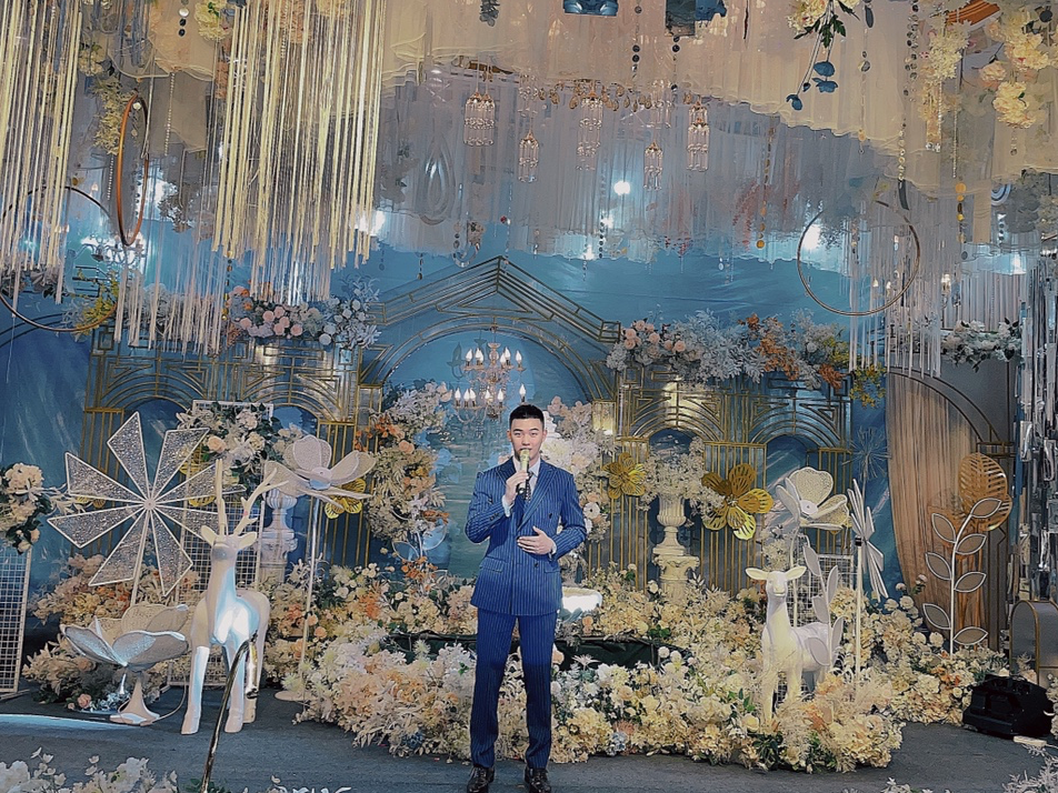 【一见如故的爱情】只是因为在人群中多看了你一眼